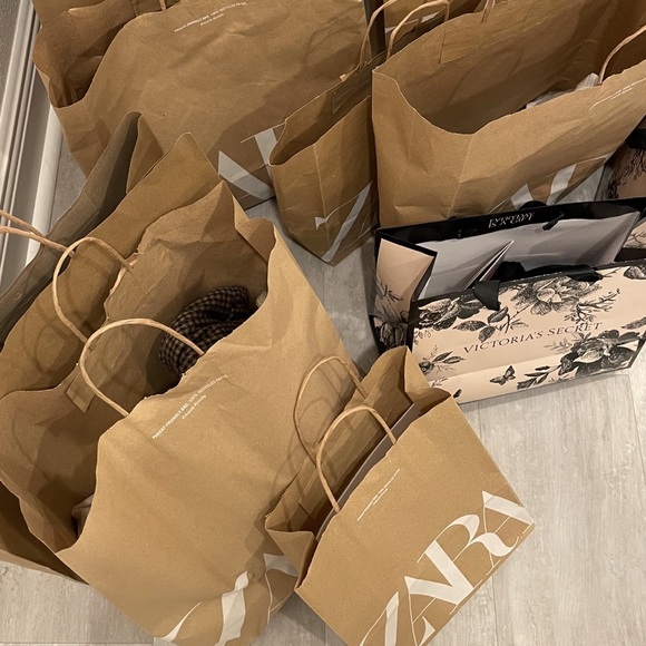 Meet your Posher, Maicah - Picture 2 of 9